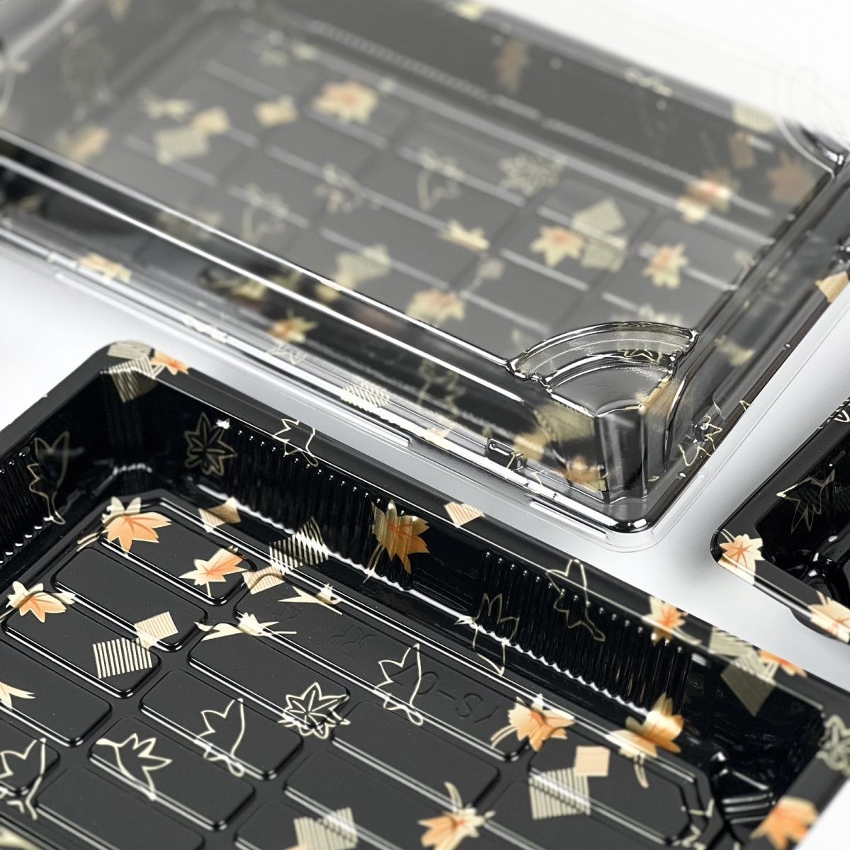 Caja de sushi rectangular desechable de oro hoja de arce comercial puerra arroz envuelto anti-neblame cubierta alta venta directa