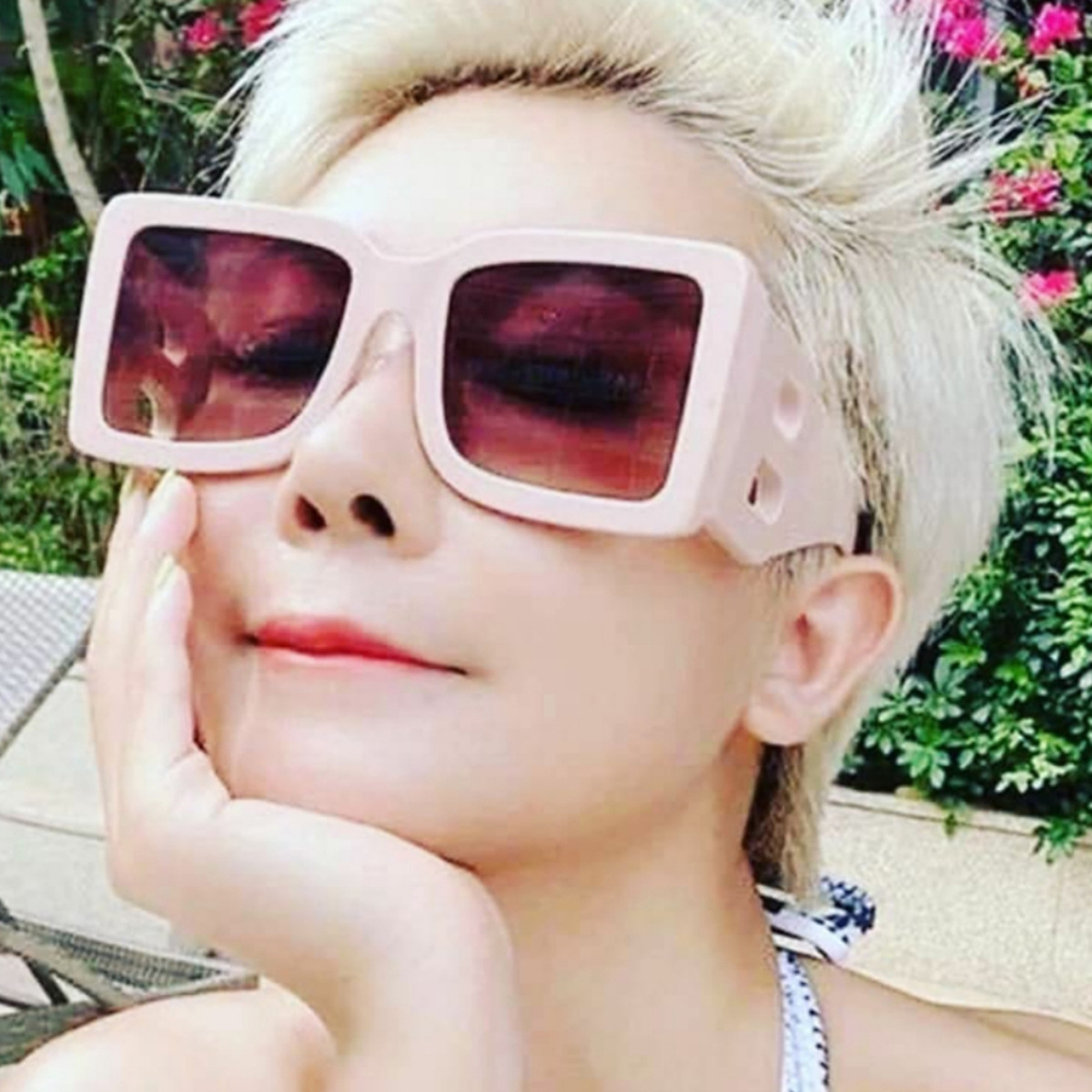 2020 nuevo estilo moderno gafas de sol pierna hueco hacia fuera en forma de B gafas de sol de las mujeres de gran marco cuadrado gafas transfronterizas 97076