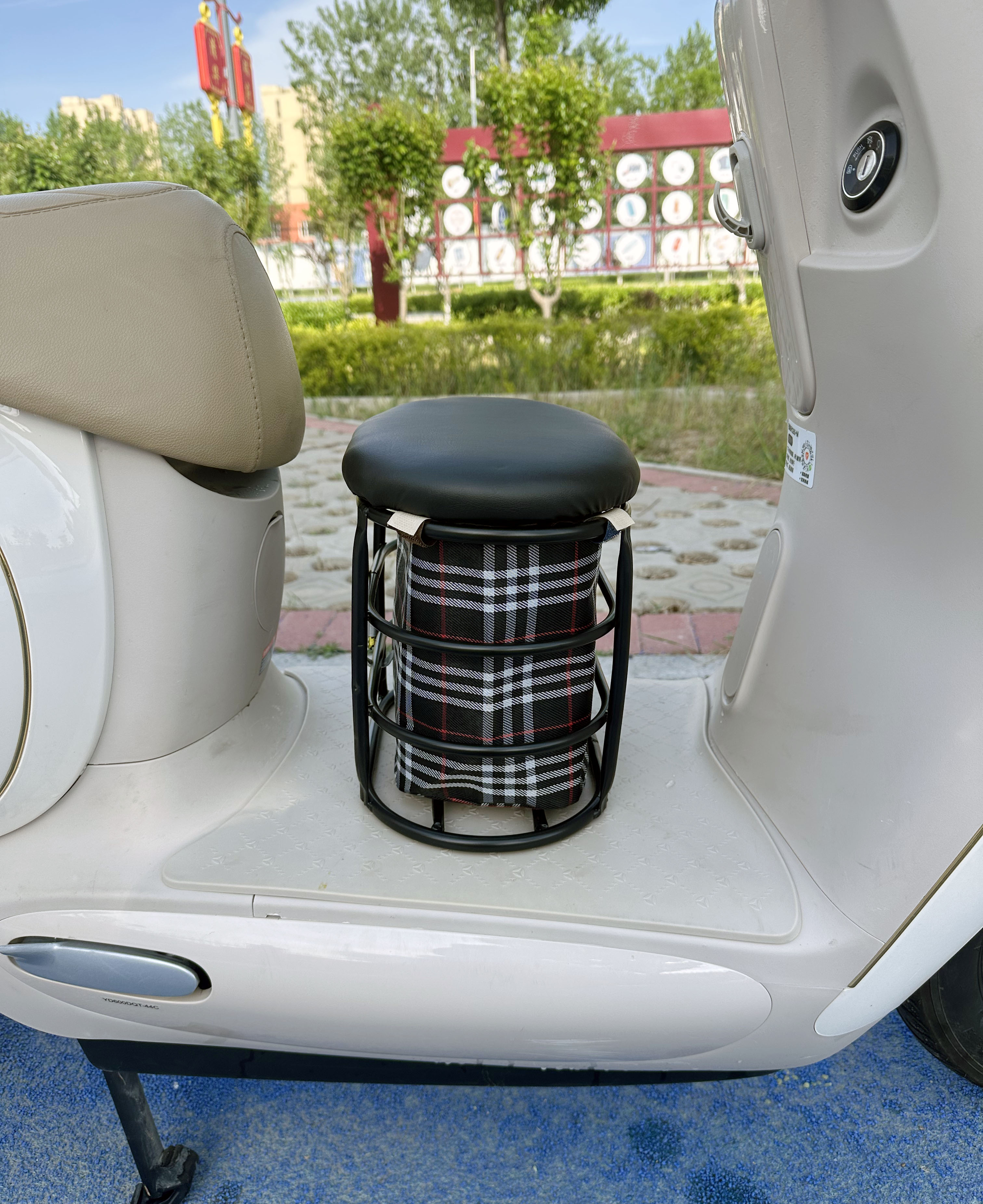 Suitable for Electric Motorcycles, Large Electric Scooters, Foldable Small Stools, Electric Vehicle Child Seats, Front-Mounted Storage
