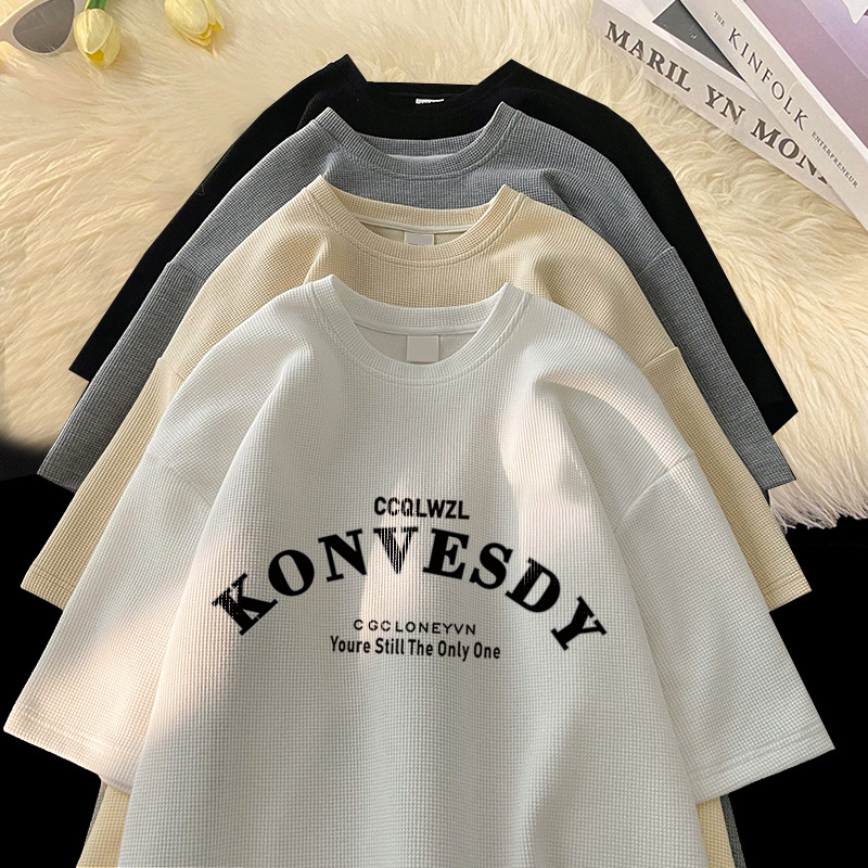 Waffle casual minimalista para hombres, camiseta de manga corta de verano, pantalones cortos para hombres con un conjunto de ropa de moda.