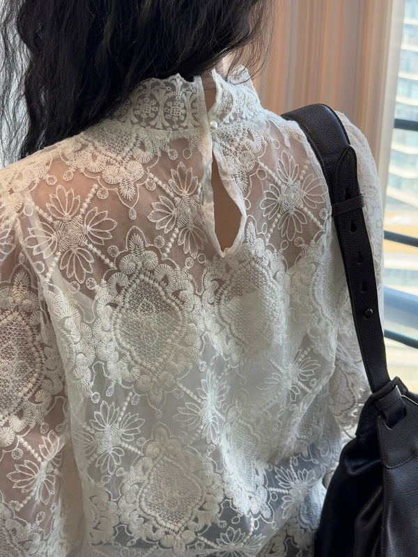 春の新フレンチニッチデザイン木耳襟フックレースボトムシャツ軽量テクスチャートップ女性用|undefined