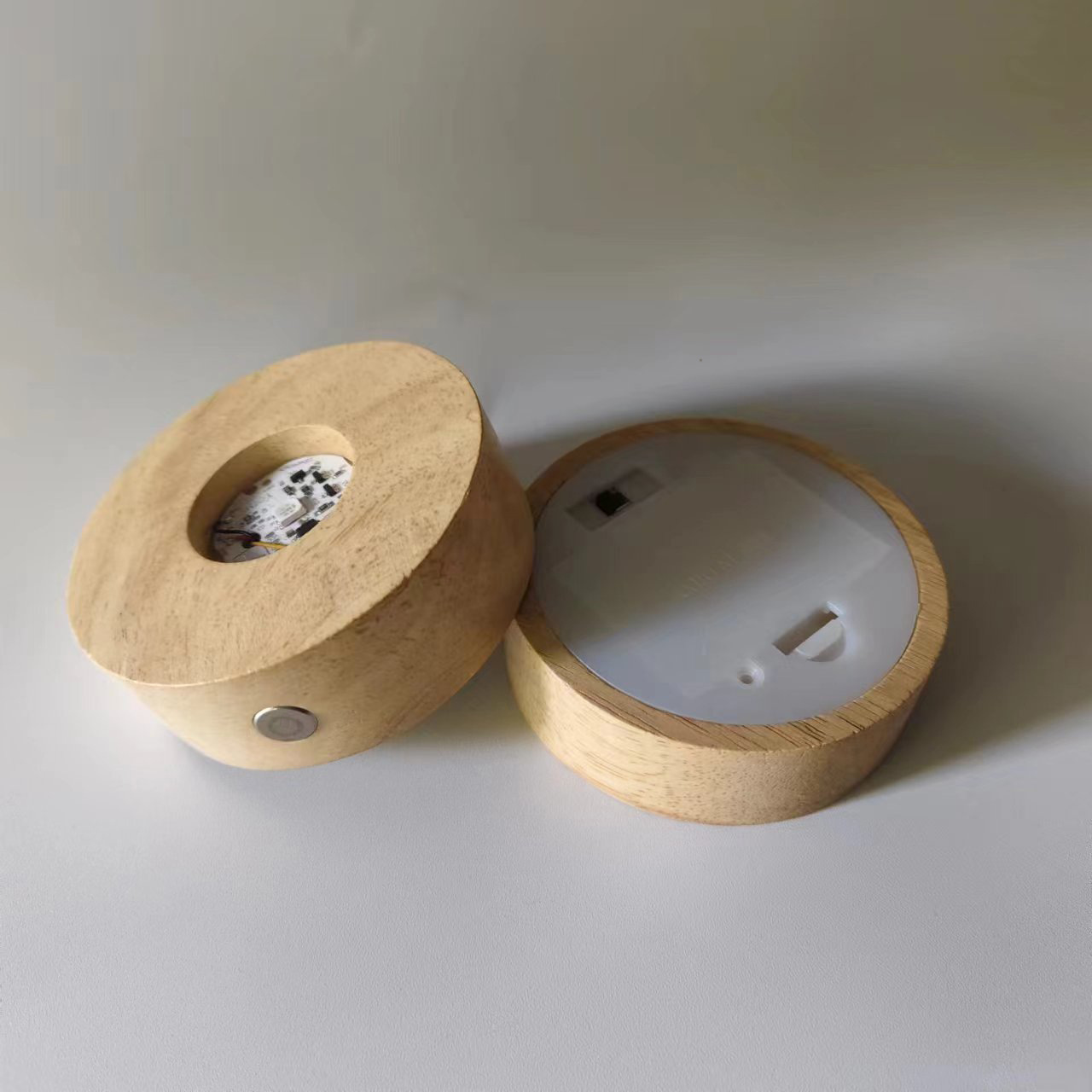 Yonii LED luz nocturna de madera maciza 3 pilas AAA luz cálida de base luminosa de madera maciza redonda inalámbrica