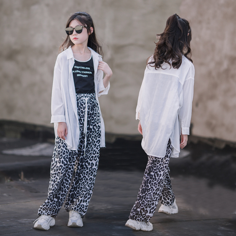 Camisa blanca para niñas 2023 Verano nuevos niños medios y grandes niños hip hop drapeado camisa padre-hijo delgada ropa de protección solar moda