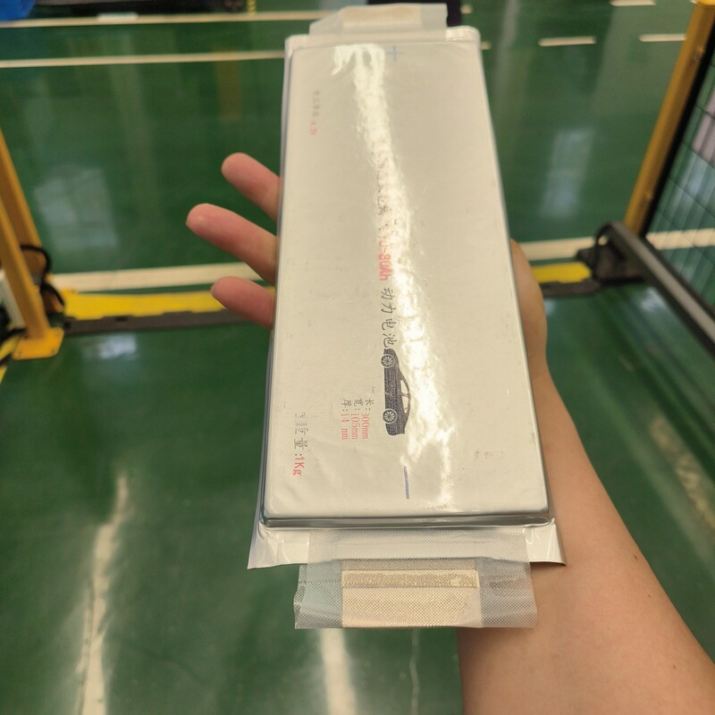 巨大な日の固体電池3.7v 50ahソフトパックの低温高倍率の長寿命の安全不自然な電池|undefined