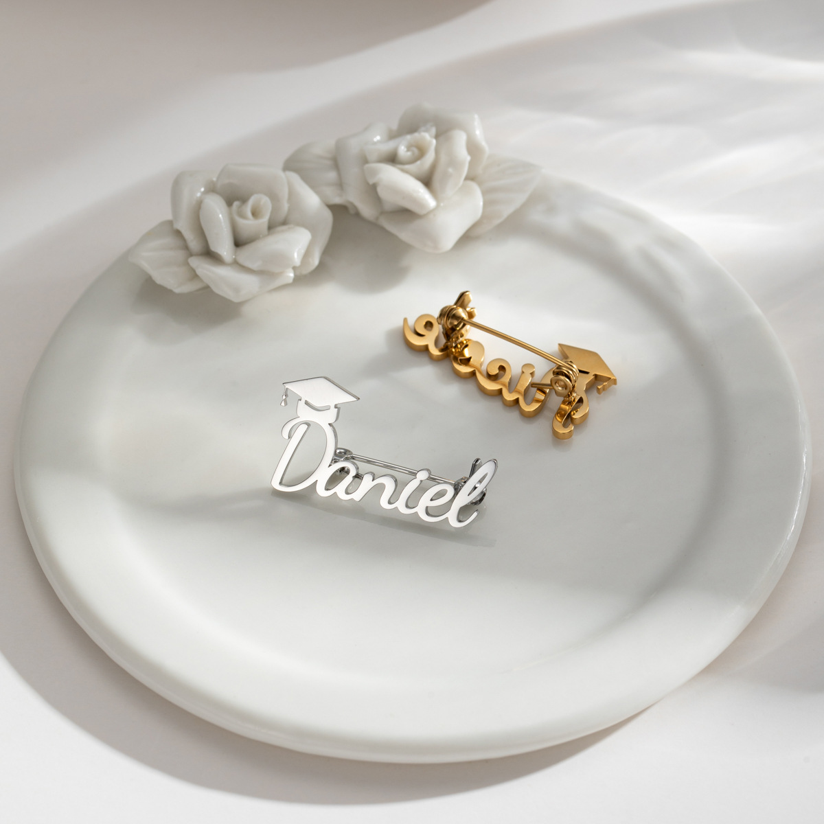 Personalisierte Edelstahl Namensbrosche Für Damen Und Herren_voghion.com