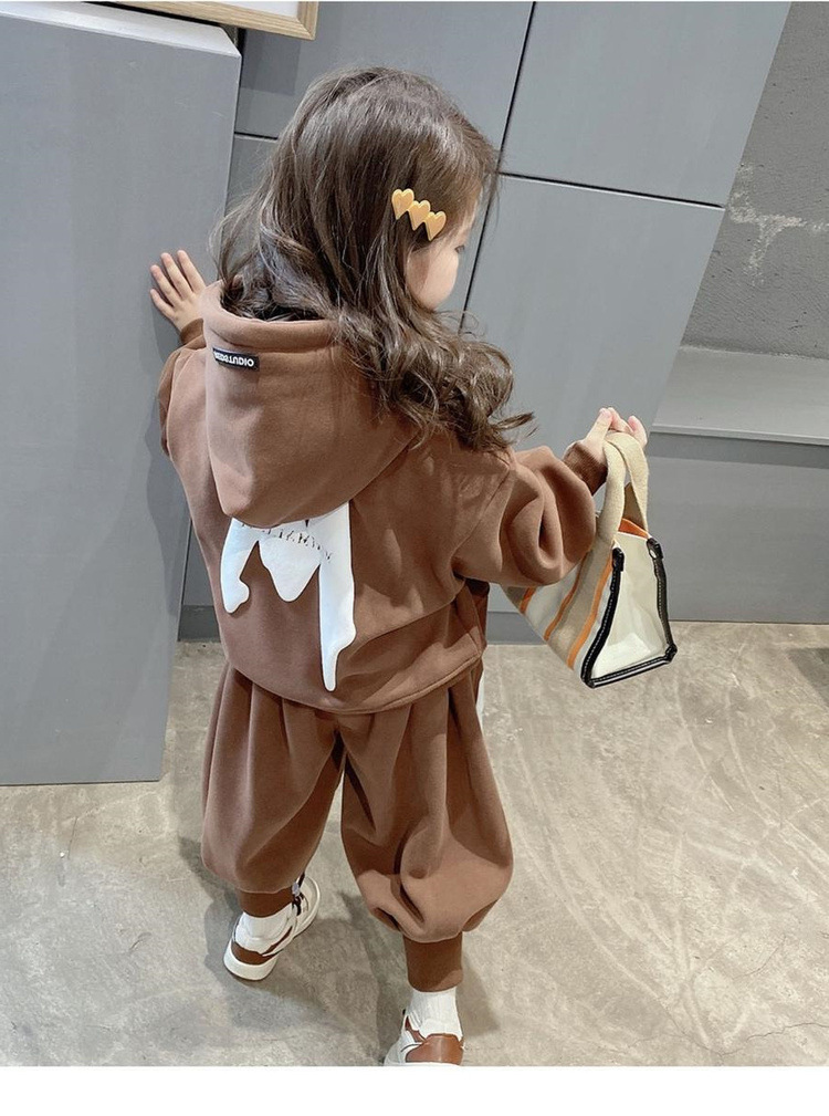 Plysjsett for jenter 2023 nye friterte gatehøst vinterklær barne- og guttesport fortykket genser_voghion.com