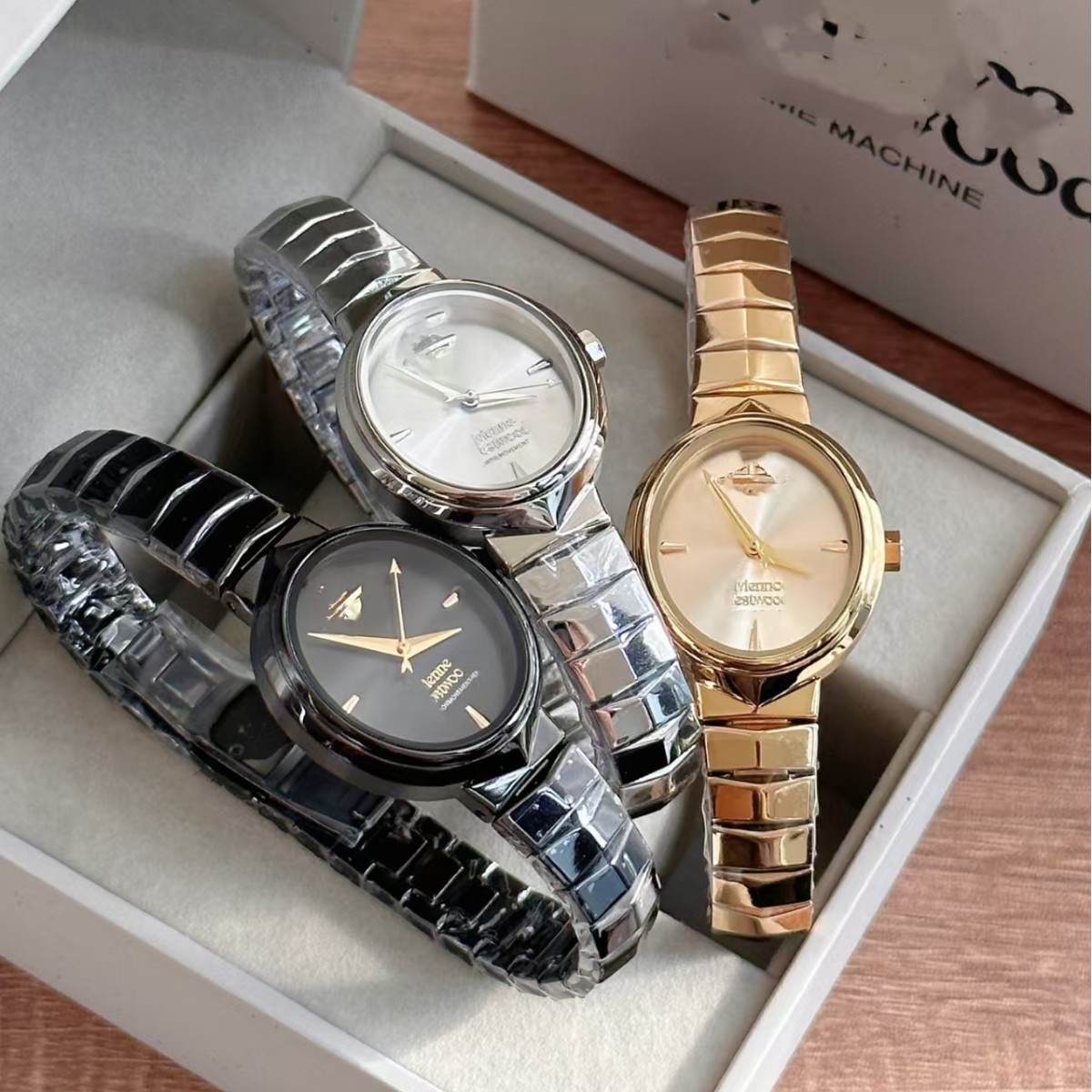 Queen Mother's Same Style Snake Bone Watch, Snake Bone Chain Watch, Dragon Fruit Crushed Ice Blue Quartz Saturn Watch, Wholesale and Dropshipping
