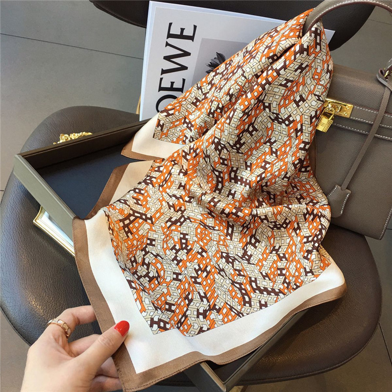 Decoración de verano bufandas de seda para viajeros bufandas profesionales 70x70 pequeñas bufandas cuadradas accesorios de mujer ataduras de cabello seda simulada