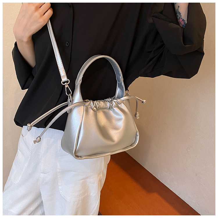 Korean version fashionable drawstring handbag for women 2024 new large capacity bucket commuting versatile shoulder_voghion.com