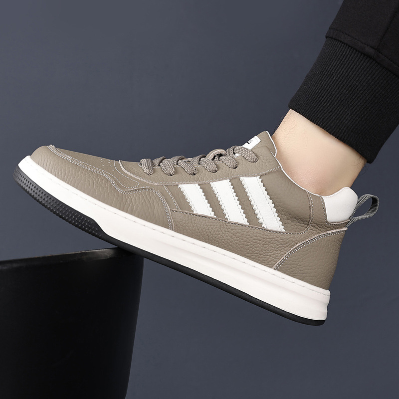 La primera capa de cuero de vaca nuevos zapatos de hombre de alto impacto, zapatos casuales de cuero de hombre, zapatos deportivos blancos transpirables, zapatos de moda de hombre