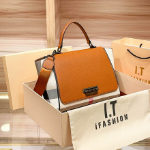 包包跨境新款真皮格纹蝙蝠包OL通勤大容量牛皮斜挎翅膀女包手提包