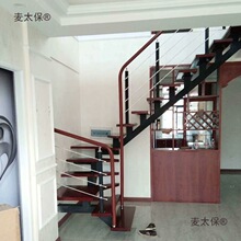 直梁楼梯室内阁楼家用复式跃层钢木整体斜梁实木踏板扶手楼麦太保