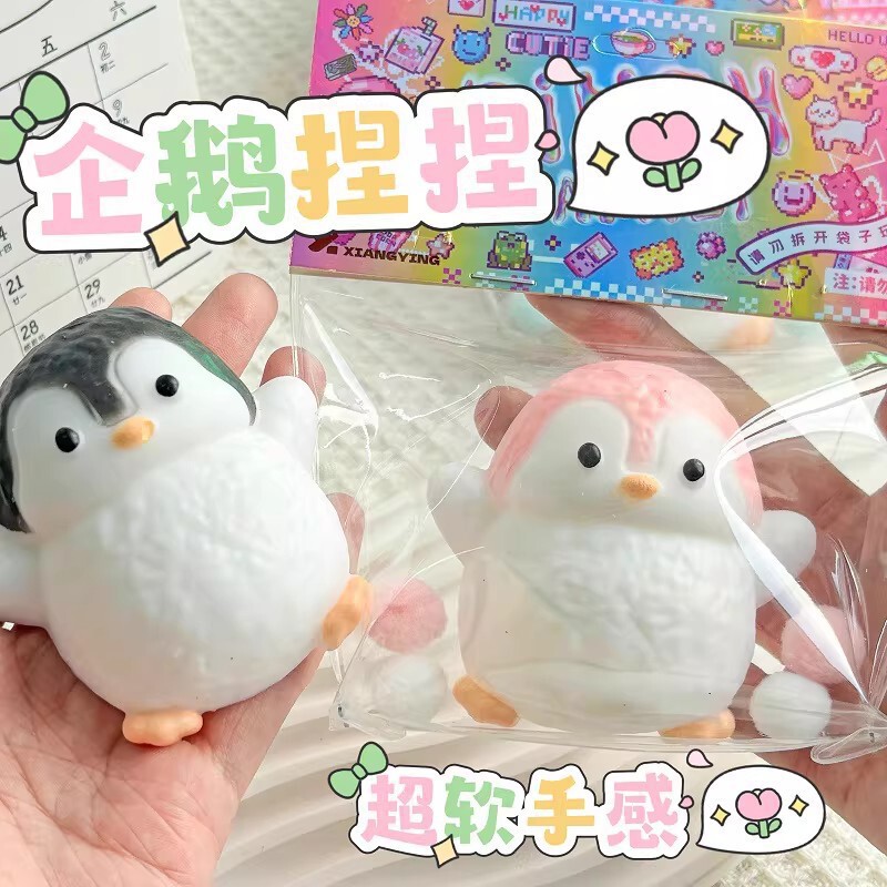 Trendy Cute Penguin Squishy Slow-Rebound Soft Rubber Stress Relief Toy for Students to Vent and Decompress Small Pendant