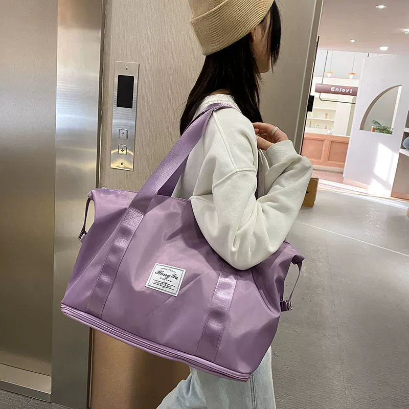 Capacious fashionable luggage travel bag to go out, worn on the shoulder