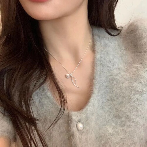 New Style Silver Ribbon Striped Bow Necklace Women's Ins Niche Design Gentle French Style Clavicle Chain