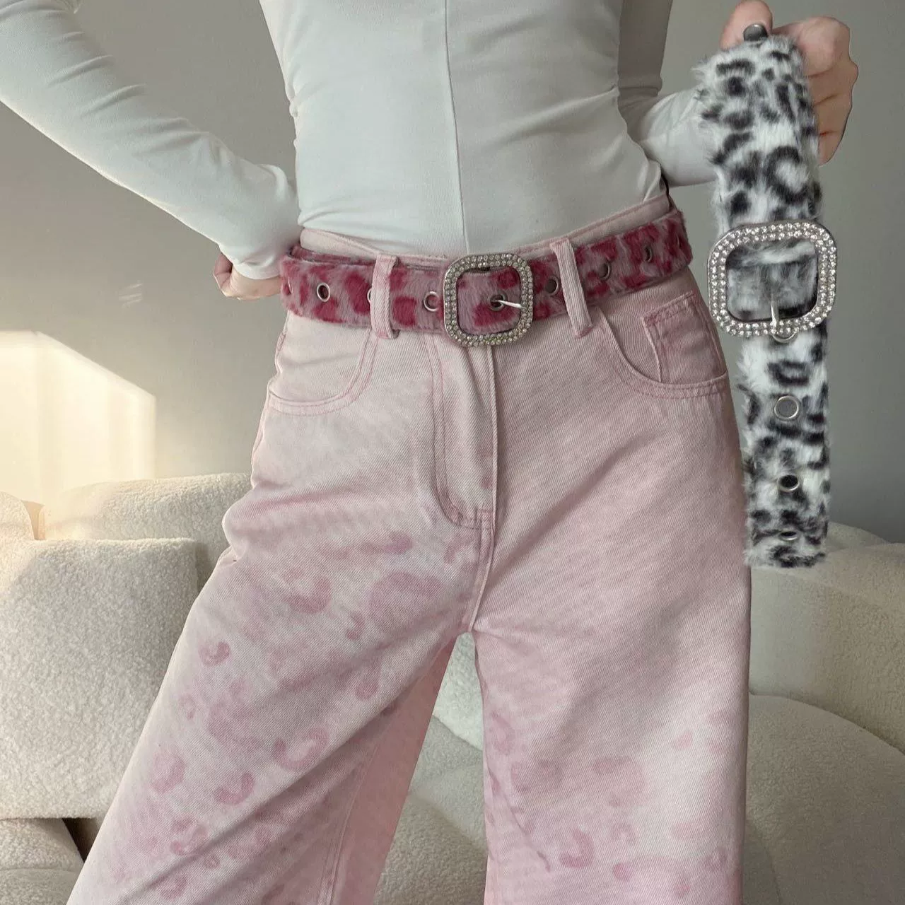 Fuchsia belt, jeans, high-quality style, 2 carat