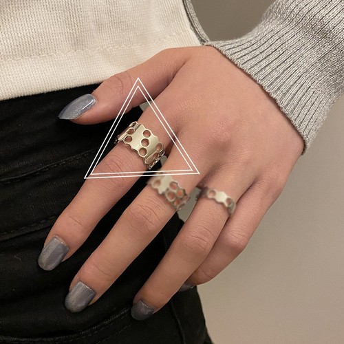 Stylish European and American-style chic trendy new gold ring—creative, versatile, and perfect for influencer bloggers and their fans as a matching accessory.