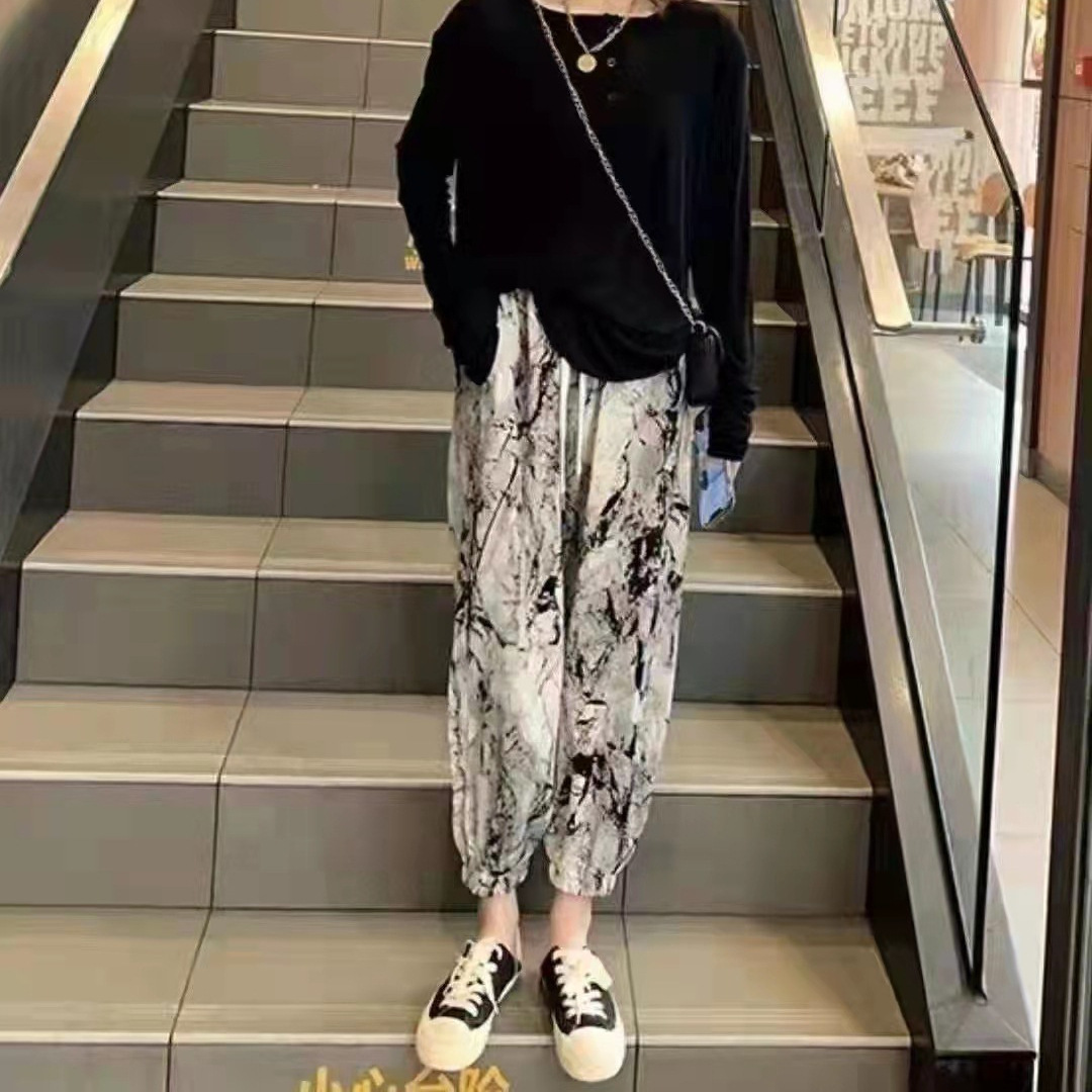 2025年夏装新款复古印花冰丝宽松休闲裤女高腰垂感束脚裤哈伦裤子