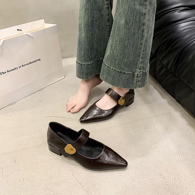 啄木鸟法式粗跟魔术贴浅口单鞋女2025春秋新款尖头洋派百搭玛丽珍|undefined