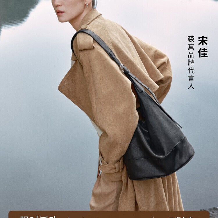 [Same Style as Song Jia] Qiu Zhen Ge Wu Collapsible Bag Made of Vegetable-Tanned Sheepskin with Double Handles, Women's High-End Commuter Bucket Bag