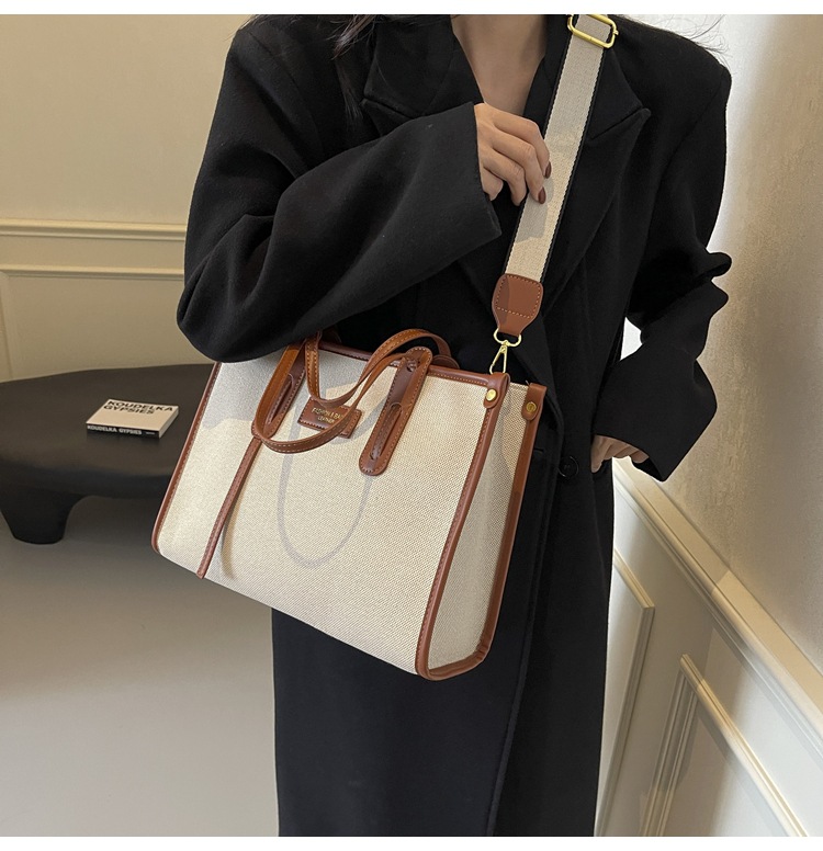 A new 2024 popular and versatile crossbody bag for women's commuting, a stylish tote bag undefined