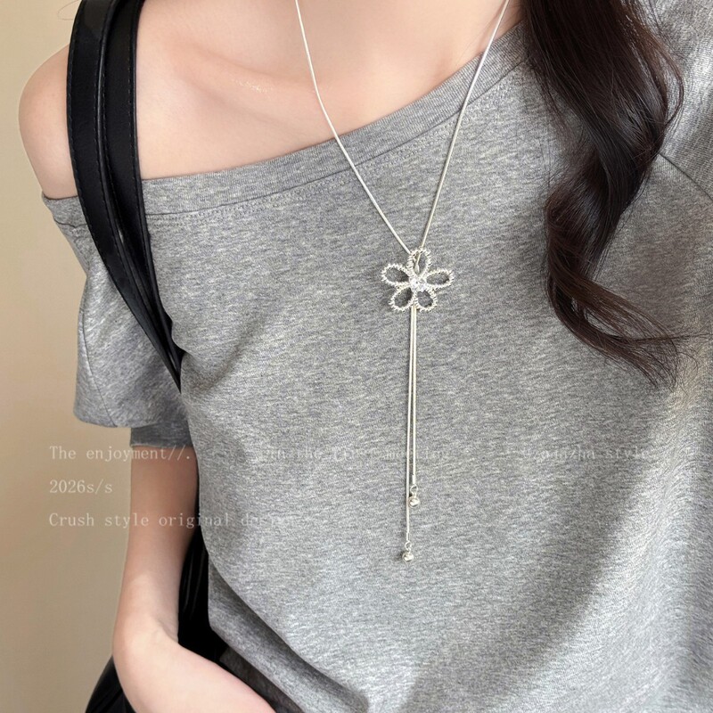 Korean-Style Silver Flower Pull-Out Necklace for Women 2026 New Model Light Luxury High-End Clavicle Chain Versatile Long Accessory Korean-Style Silver Flower Pull-Out Necklace for Women 2026 New Model Light Luxury High-End Clavicle Chain Versatile Long Accessory