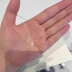非常に細いフラッシュドリルの愛のネックレスの女性の新型の高級感の軽い豪華な首の鎖の小さい大衆のミニ三角形のジルコンの鎖