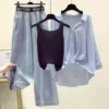 Black blue shirt, jeans, lifting effect