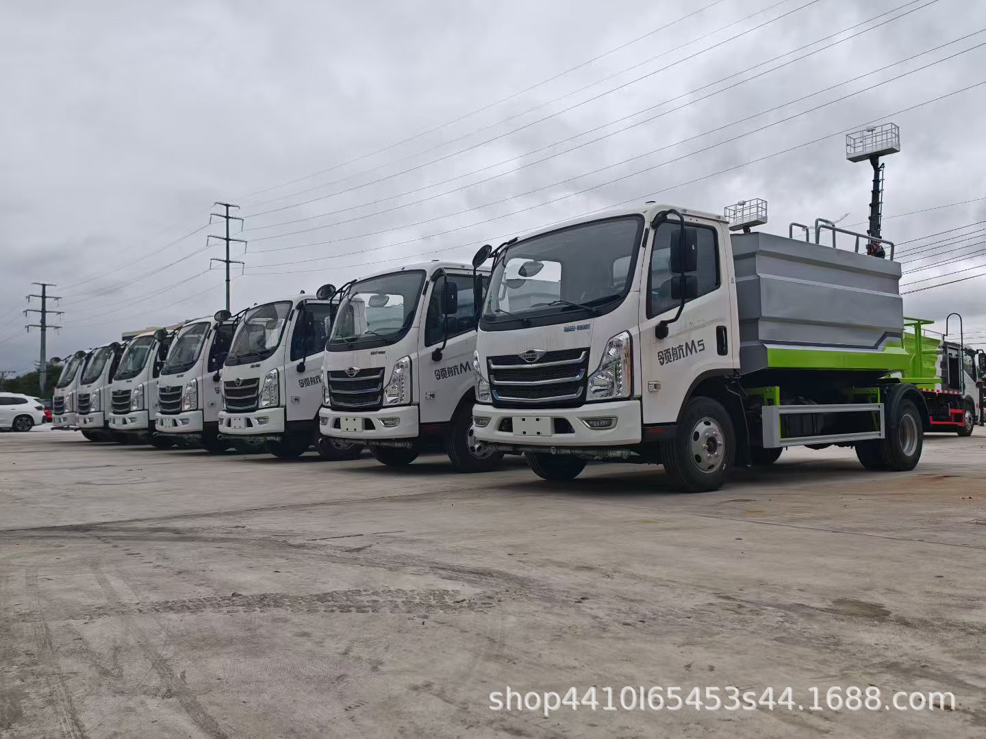 Qifang Blue Brand Source Manufacturer Direct Sales, Sprinkler Truck Wholesale Manufacturer, Door-To-Door Delivery with License Plate Included