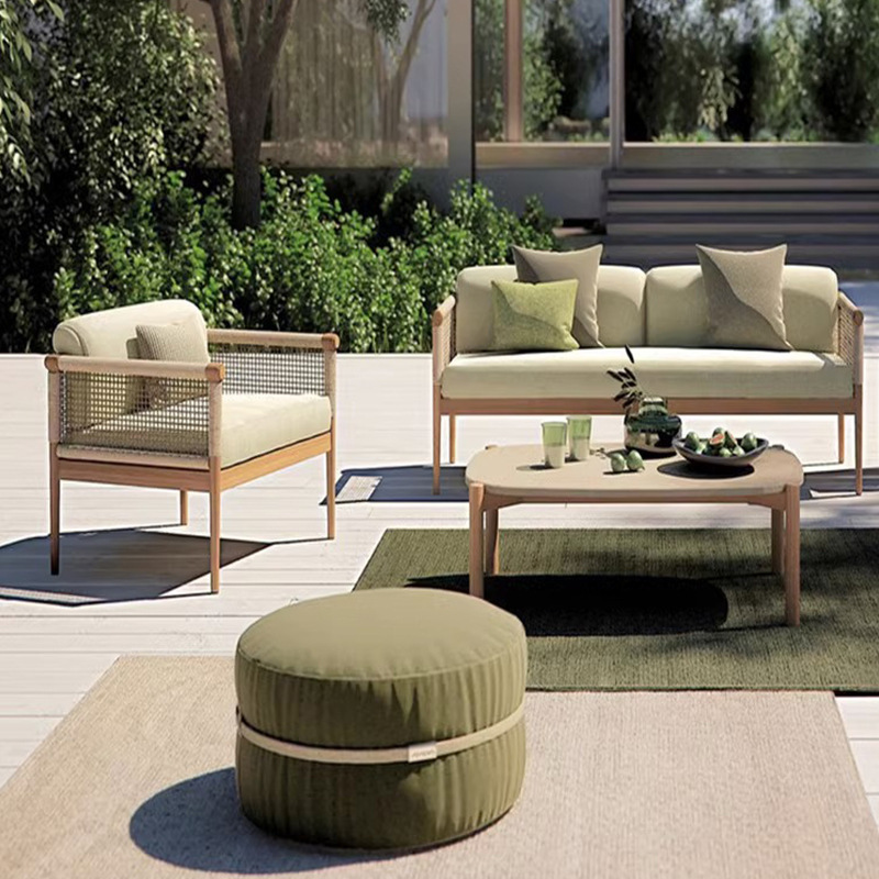 Sofá de caña al aire libre patio villa jardín al aire libre balcón hotel relajado mesa de té de madera combinación de muebles de madera maciza