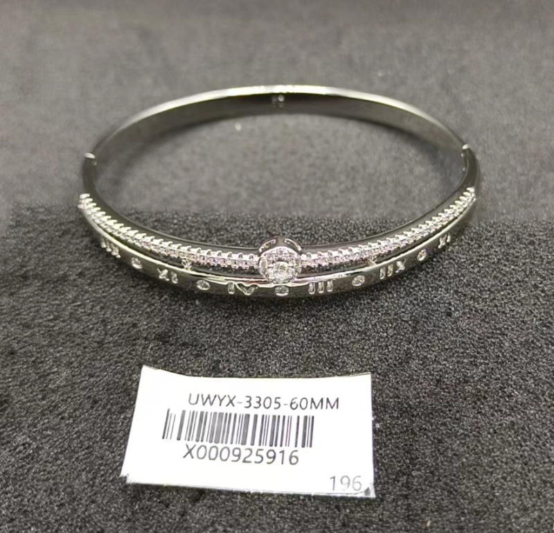 Xuping Europa y los Estados Unidos comercio exterior transfronterizo temperamento de moda personalidad simple pulsera de aleación de cobre elegante joyería de lujo ligera al por mayor mujeres