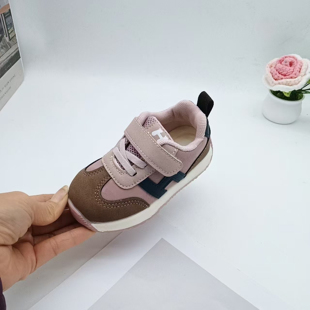 2025 otoño nuevo bebé de cuero 1-5 años dibujos animados niños bebés niños niños zapatos Forrest Gump antideslizante suela suave zapatos para bebé femenino