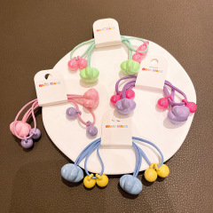 2本の服が可愛いです。韓国の子供は頭のひもを巻きます。