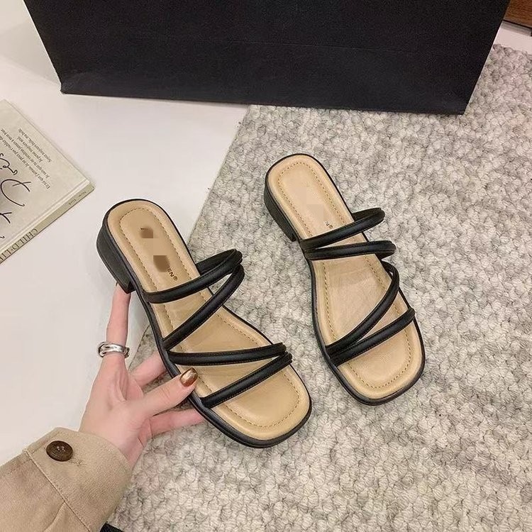 Dos sandalias francesas de noche para mujeres 2026 verano nuevo estilo coreano cinturón delgado hadas suaves zapatillas de talón grueso para usar