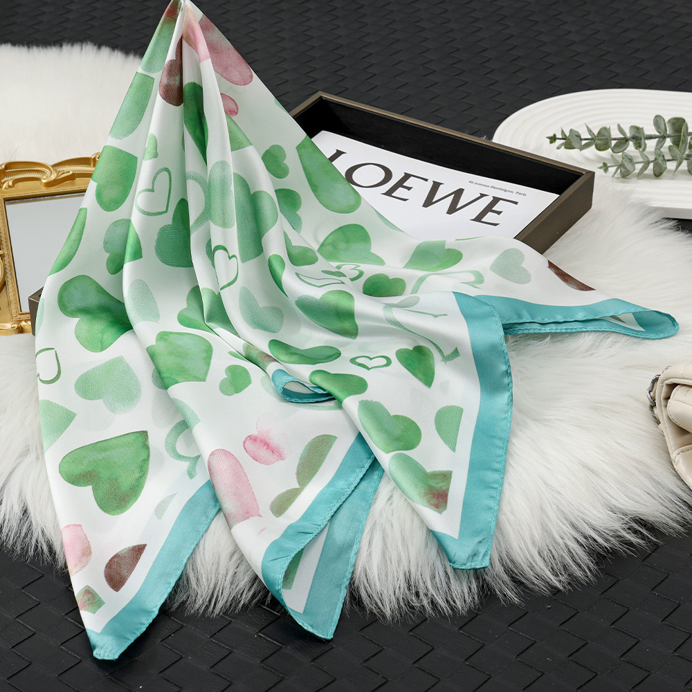 Bufanda de seda japonesa pequeña, fresca, verde 70, con sentido de la atmósfera, bufanda de mujer, bufanda, bufanda de seda dulce, regalo de mano