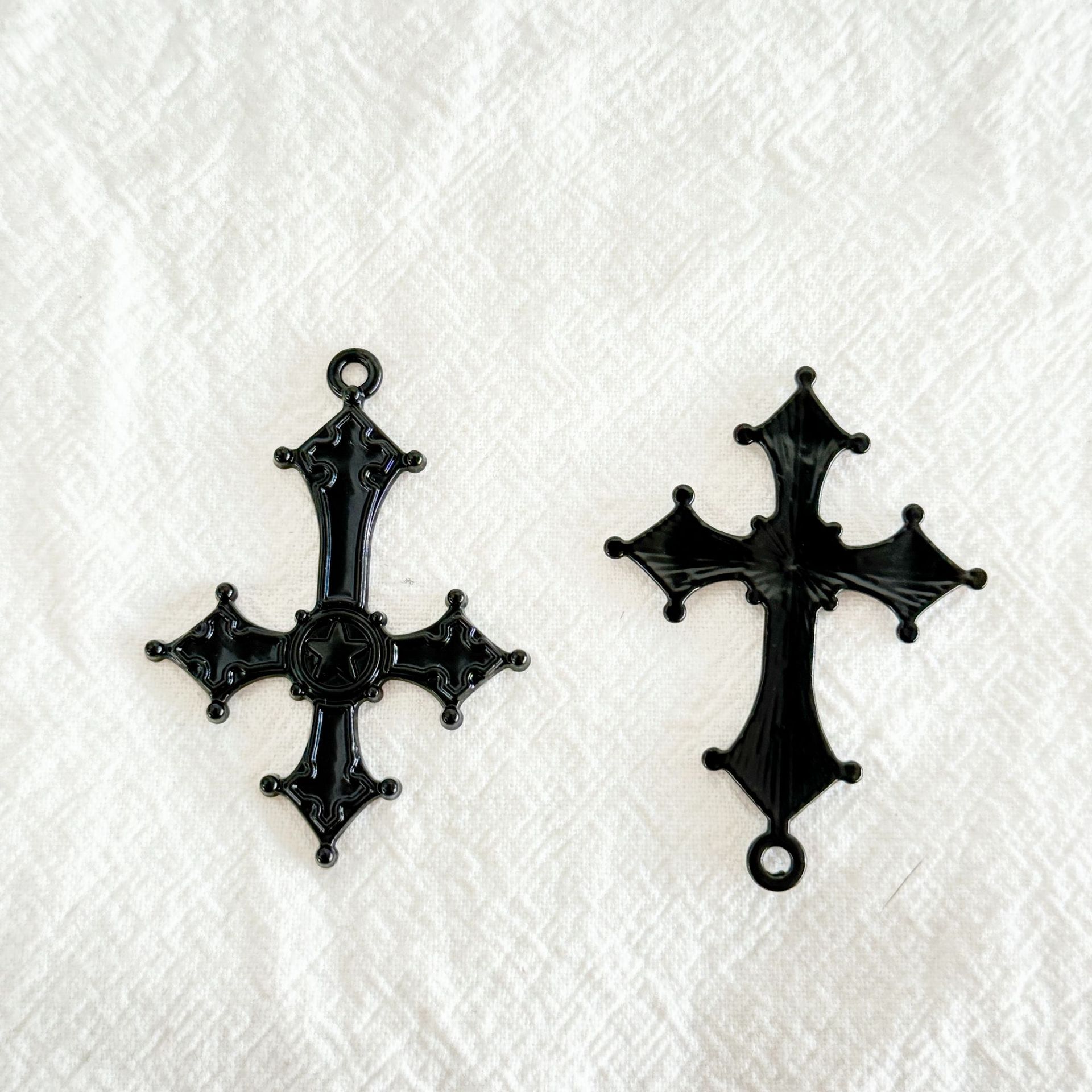 Accesorios de joyería de aleación de bricolaje Colgante de cruz de plata retro Pulsera Collar Pendientes Decoración de ropa Colgante