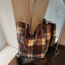 秋季毛呢格纹单肩包2025复古英伦格子帆布包大容量托特包通勤包女
