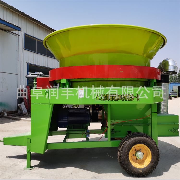 拖拉机牵引圆盘粉碎机全自动草捆揉丝机高喷型牛场饲料铡草机