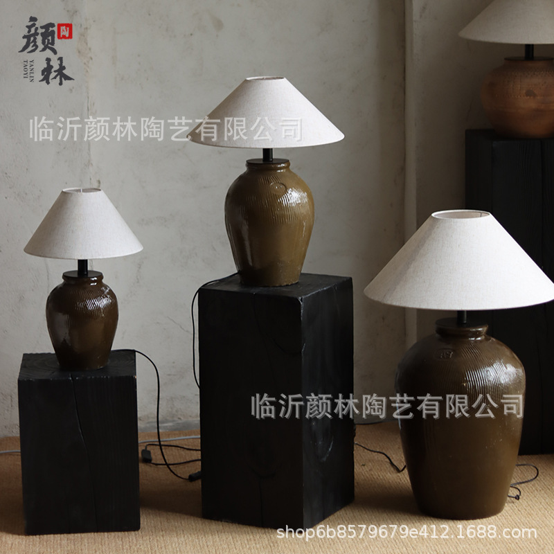 Lámpara de escritorio decorada de latas de vino lámpara de escritorio retro lámpara de escritorio de piso lámpara de cabecera residencial lámpara de cerámica creativa lámpara de hotel