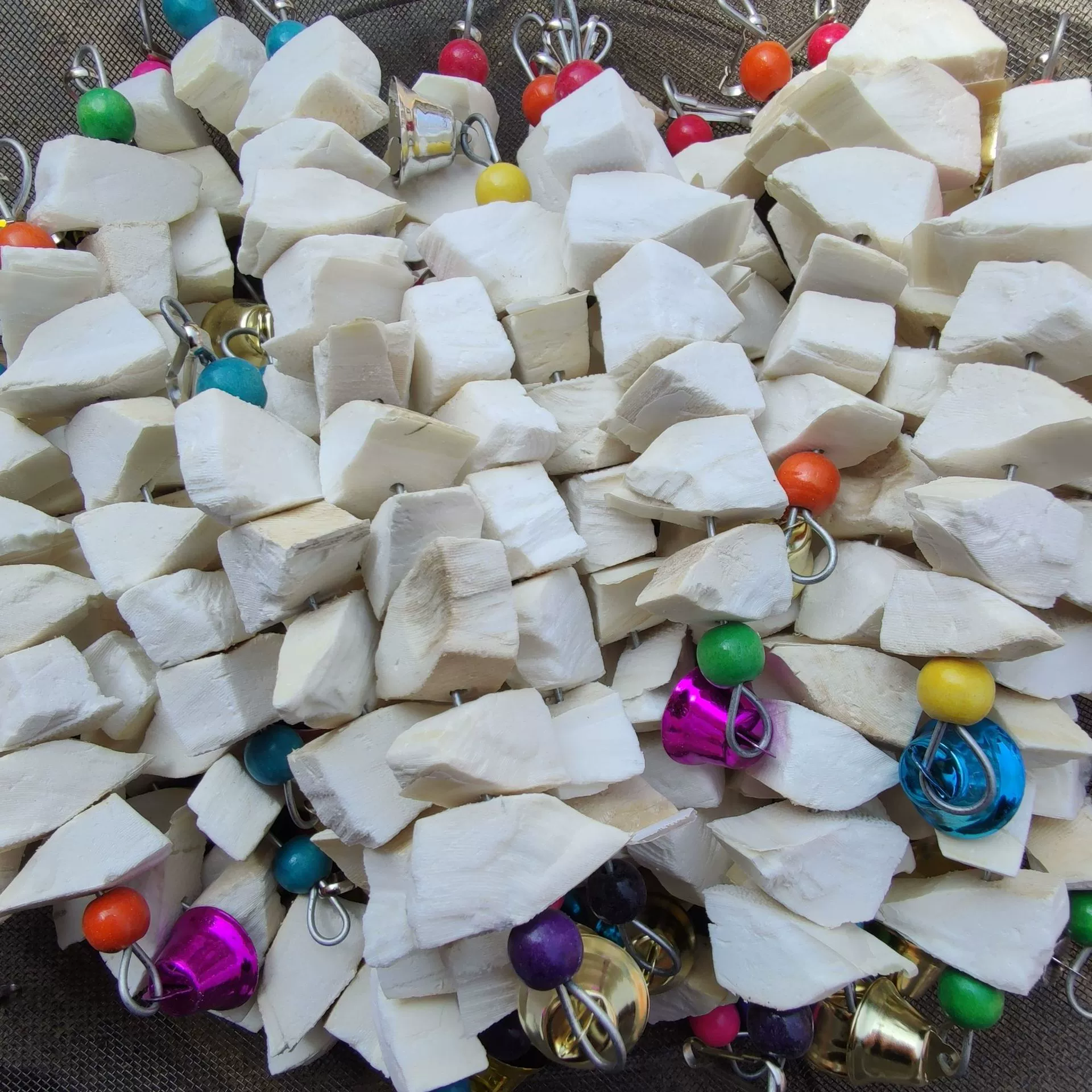 Оптовая продажа костей каракатицы Xuanfeng кожа тигра Пион попугай кальциевые коренные зубы поставки корма для птиц игрушки для укуса белки