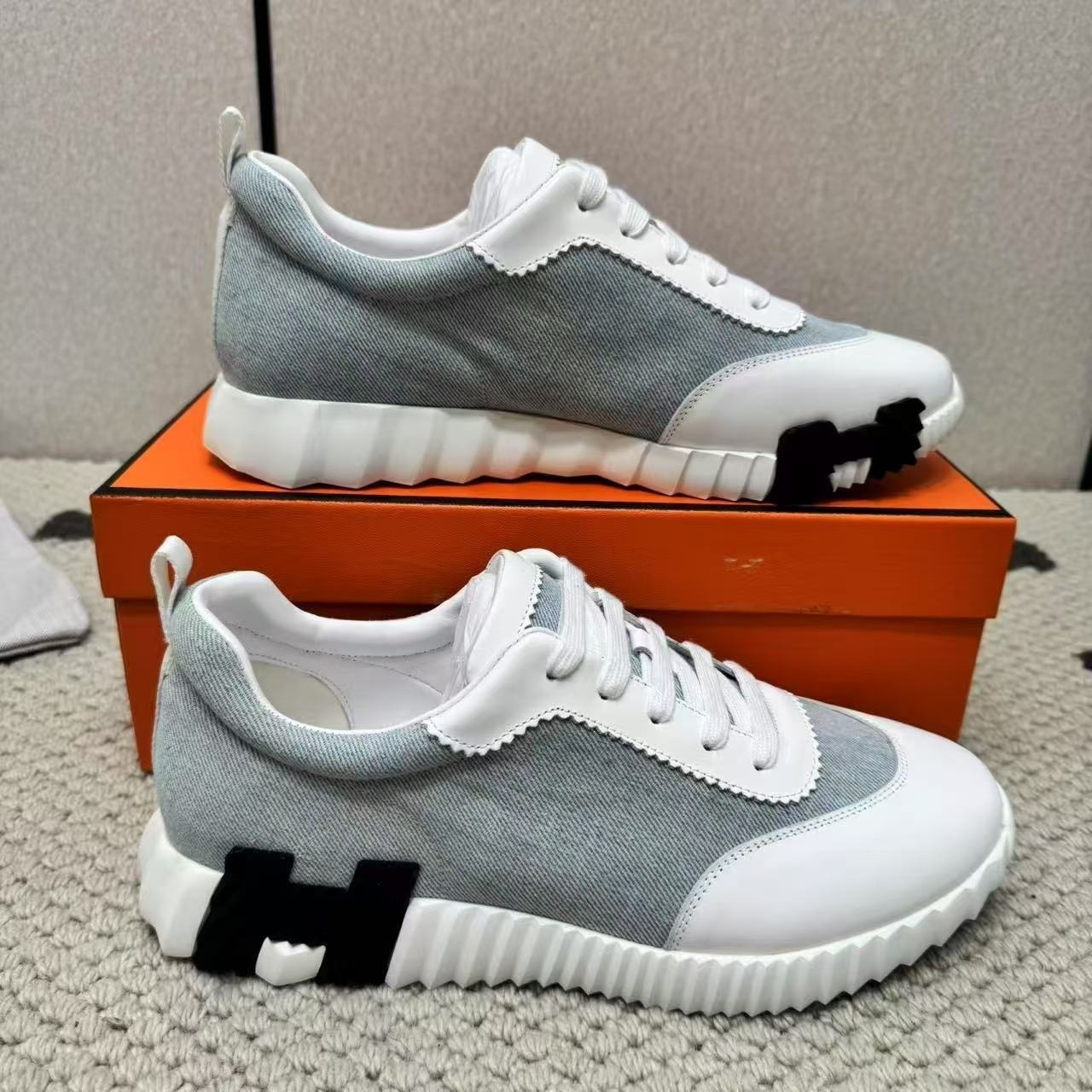 22 / 35