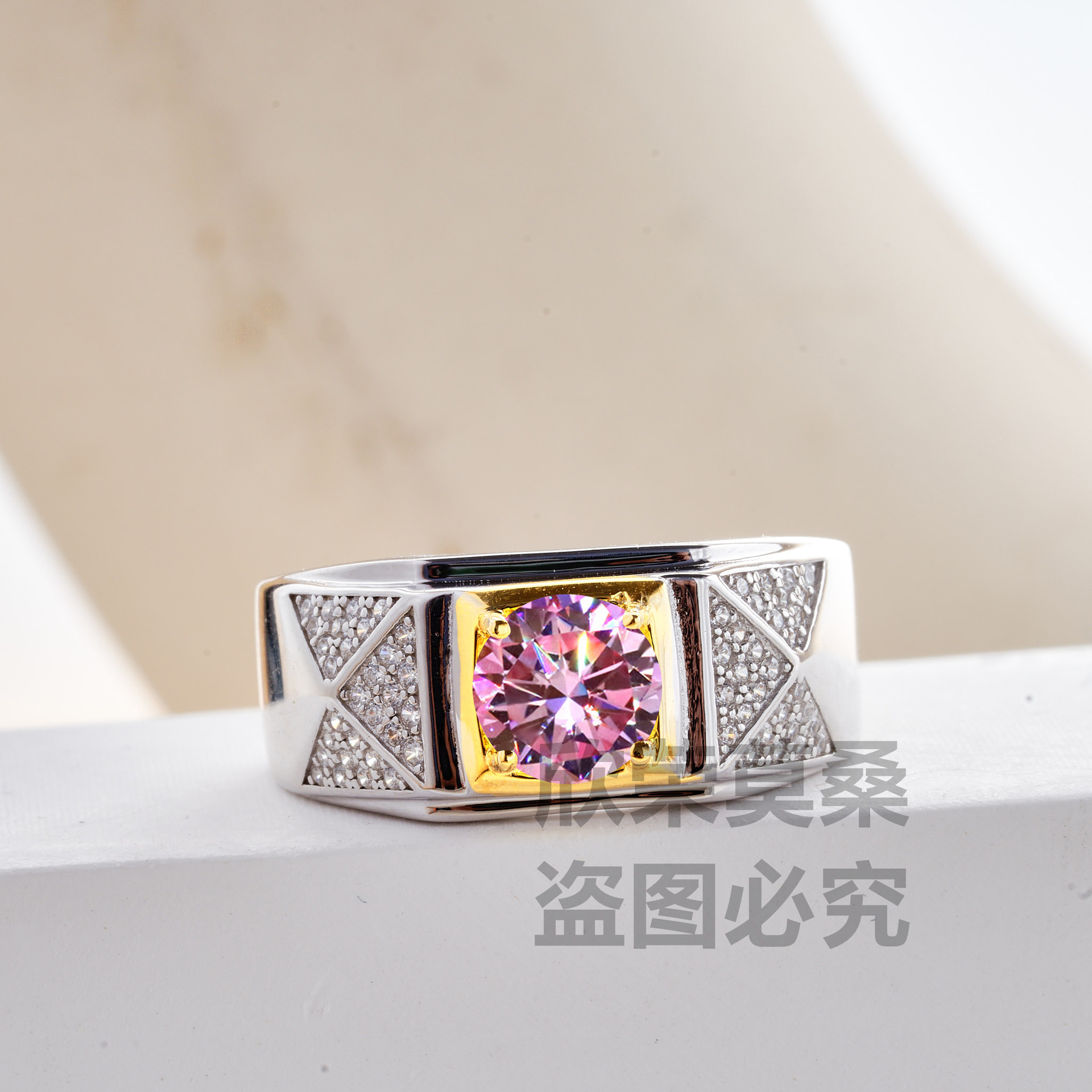 Atmosfera de negocios de oro de dos colores de ancho estilo de piedra de moissanita masculina brillante con certificado de diamante GRA a través de la penetración lateral transfronteriza