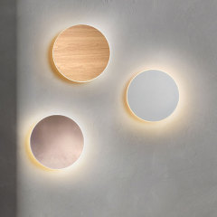 モダンシンプルLEDウォールライト寝室ベッドサイドランプサンプルプレート間展示室背景壁装飾木目円形ウォールライト