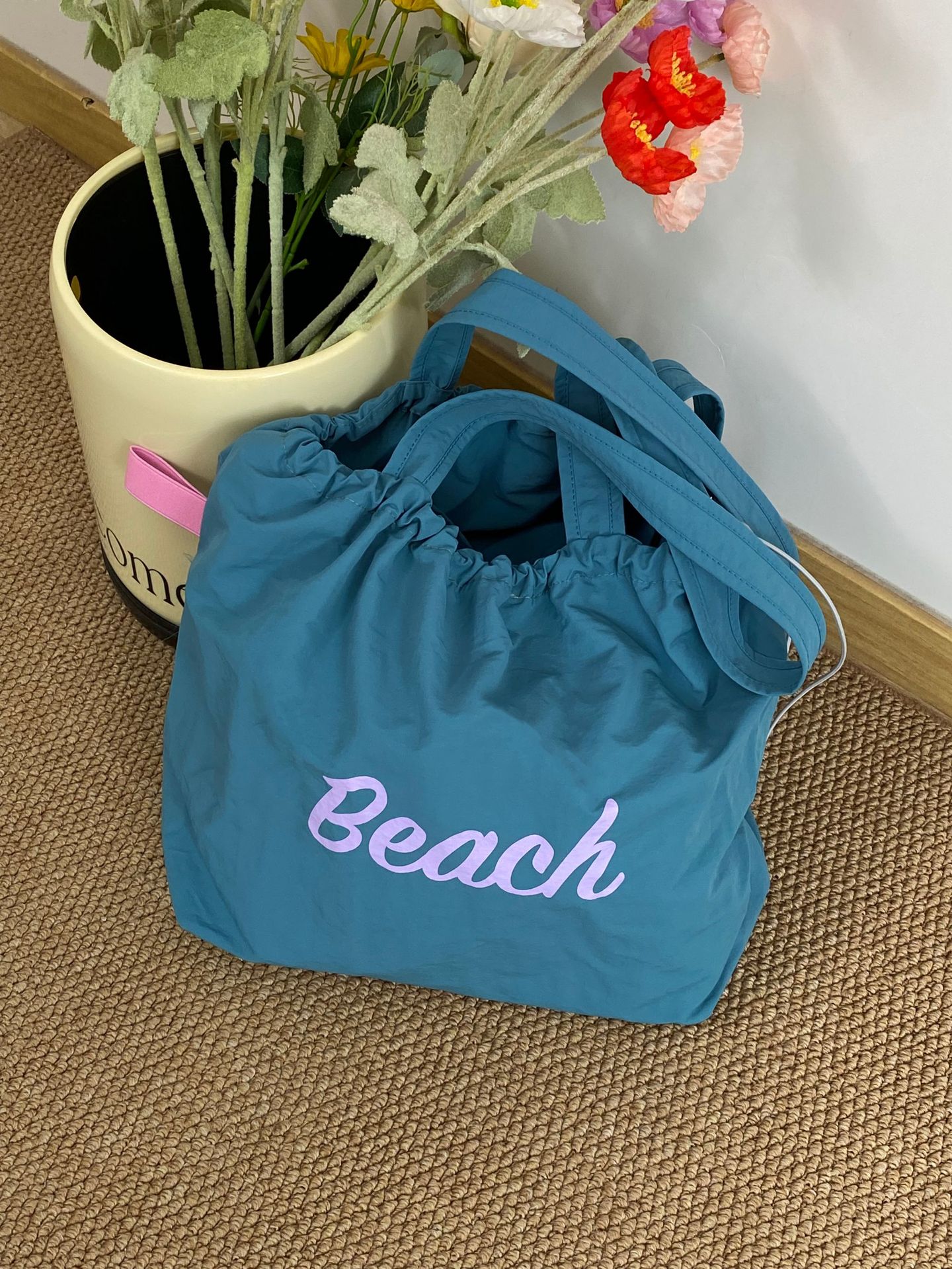 韓国版の新型アルファベットのプリントの包みの女性の大容量のナイロンのショルダーバッグ