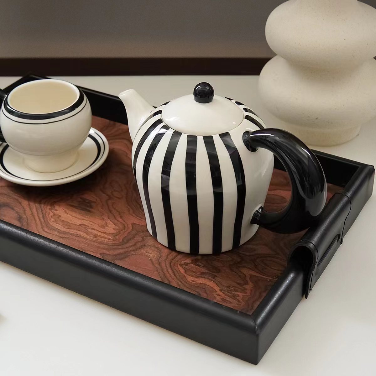 Juego de té de flores antiguas creativas, estilo retro, juego de hervidor de agua fría para el hogar, té de la tarde, juego de tazas y platillos de café para parejas