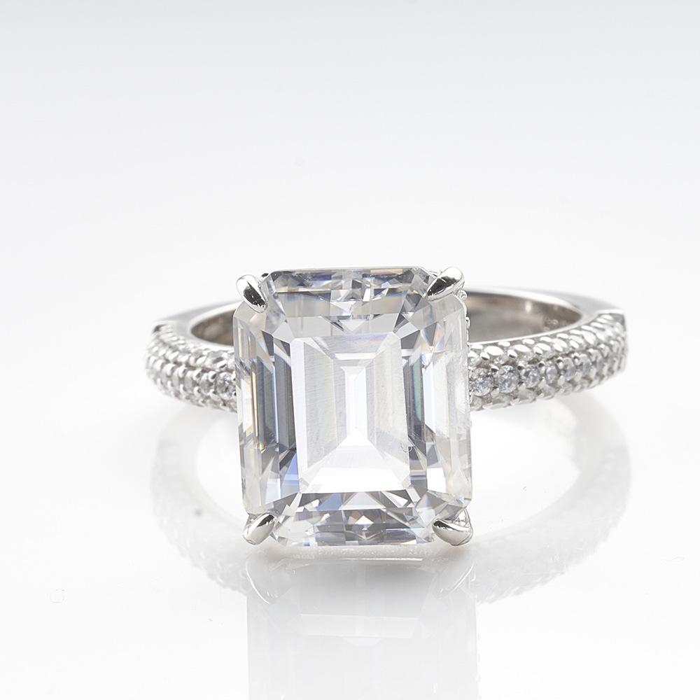 Anillo de compromiso de plata esterlina de 8 quilates de gran tamaño, color D, VVS con certificado