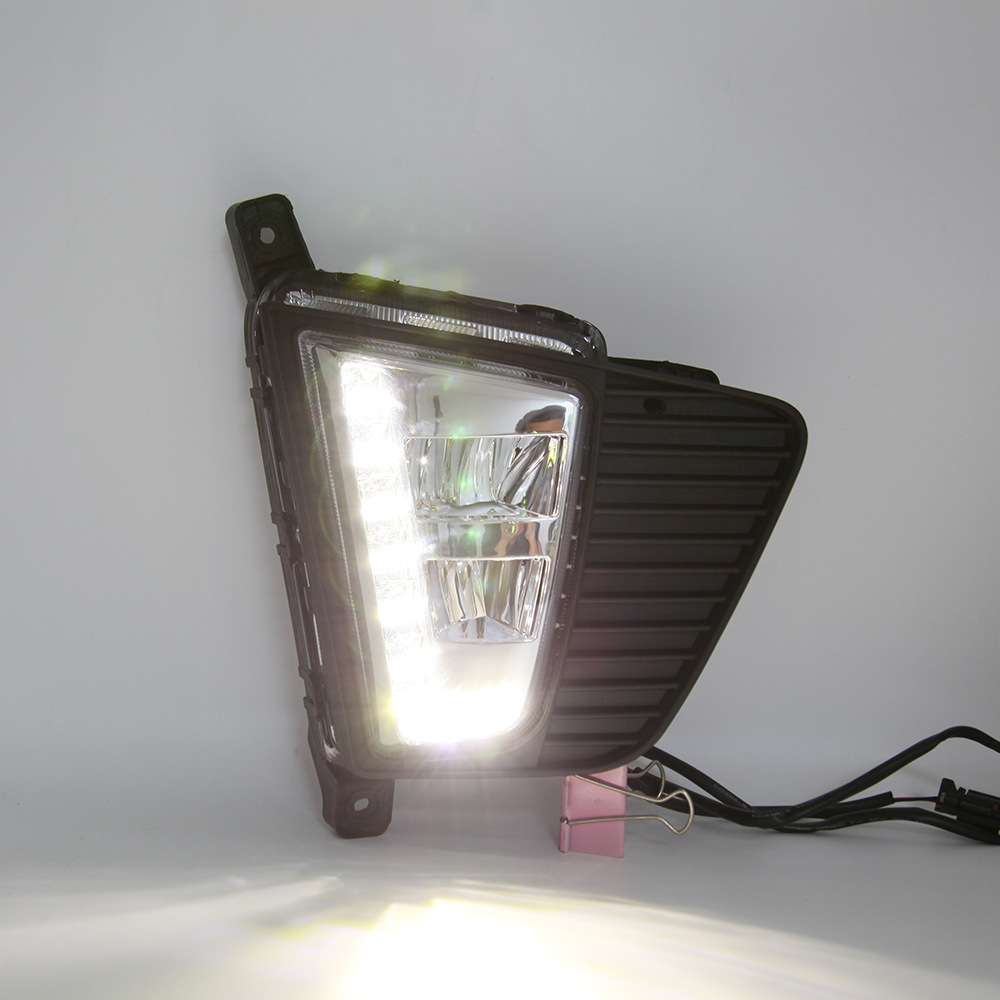 Adecuado para Hyundai IX25 Luz de marcha diurna de cuatro ojos Luz de marcha diurna ix25