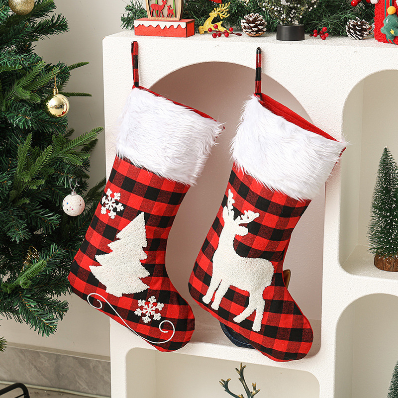 Décorations de Noël chaussettes de Noël transfrontalières à carreaux rouges et noirs flocon de neige chaussettes de Noël pendentif cheminée décoration de fête