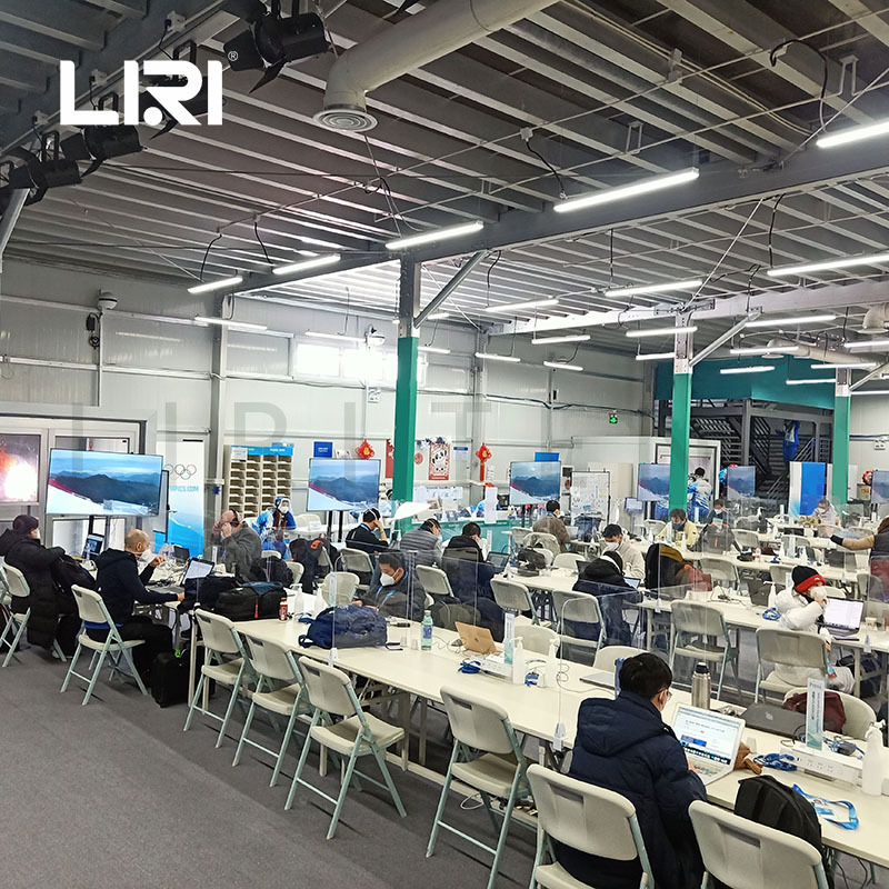 �����˶��������� ��ѩʢ������������ý��� ���⻬ѩ�����