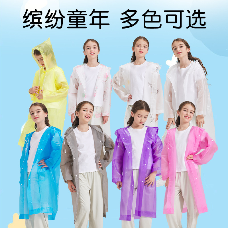 使い捨ての子供用レインコートは透明で携帯しています。|undefined